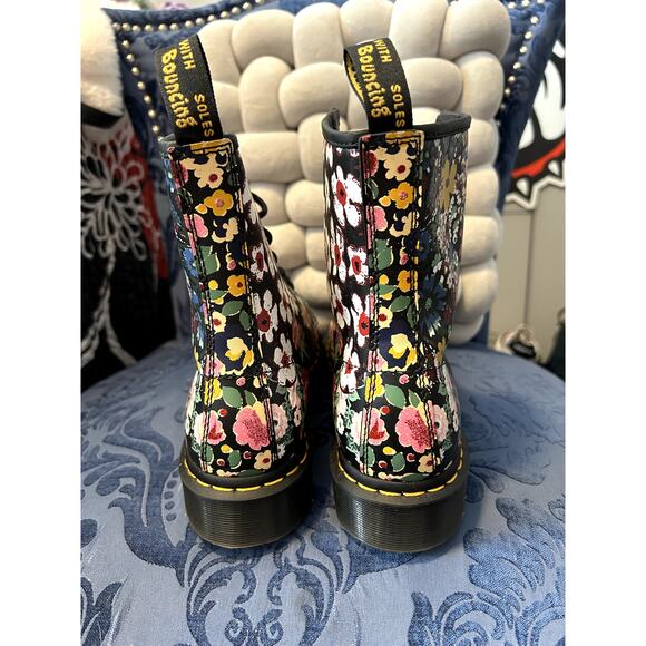 Dr Martens Pink Yellow Blue Floral Boots Size 9/EU41 NWOT - Picture 4 of 6
